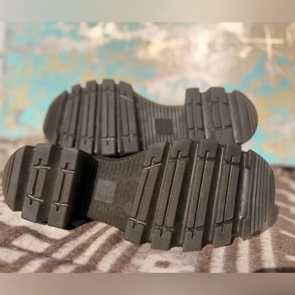 Dr Martens Corran Chelsea Atlas Heeled Boots - Picture 3 of 12